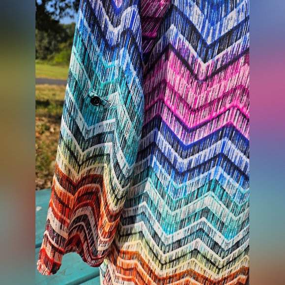 Tacera Zip Zig Zag Rainbow Top - Picture 3 of 8